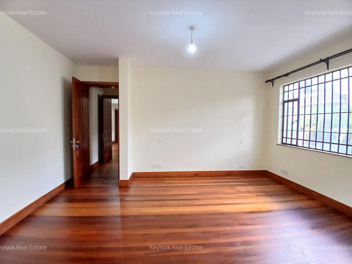 5 Bed Townhouse with En Suite at Lavington Green - 16