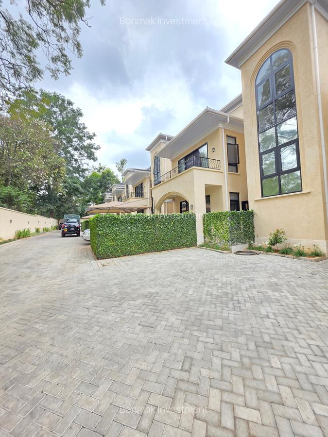 5 Bed Townhouse with En Suite at Lavington Green - 12