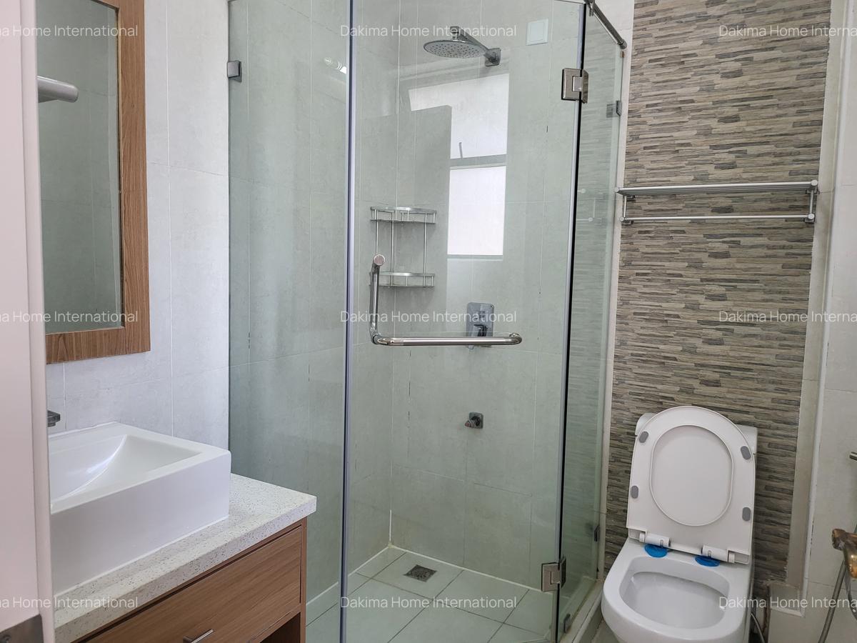 3 Bed Apartment with En Suite in Brookside - 6