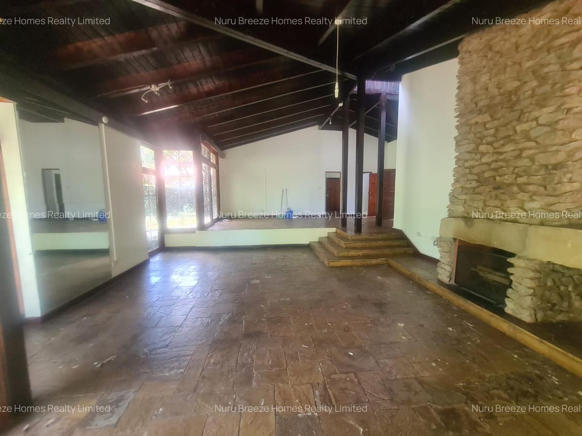 4 Bed House with En Suite in Lake View - 2