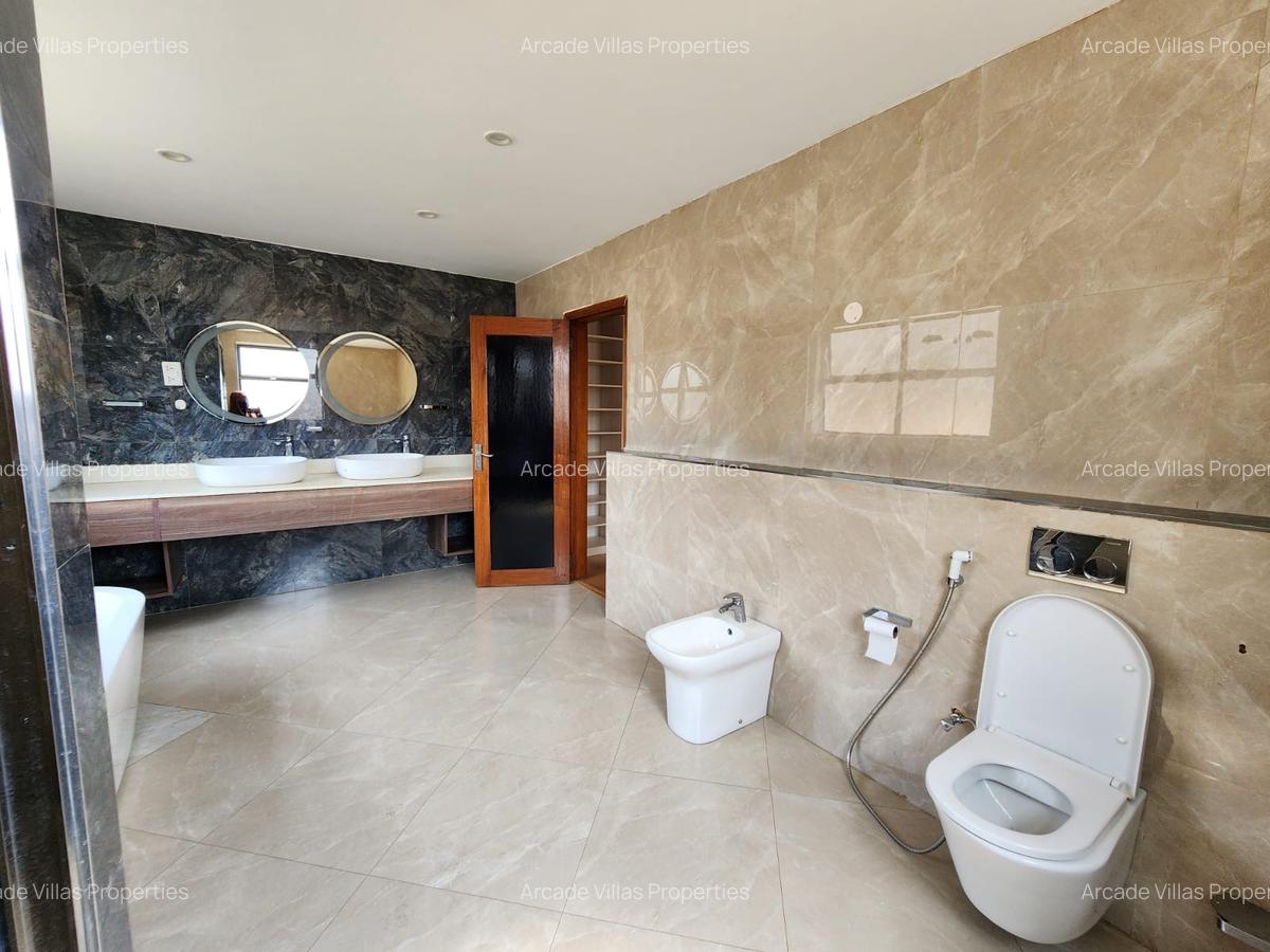 5 Bed Townhouse with En Suite in Lavington - 9