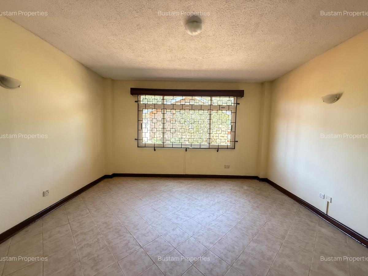 5 Bed Townhouse with En Suite in Lavington - 3