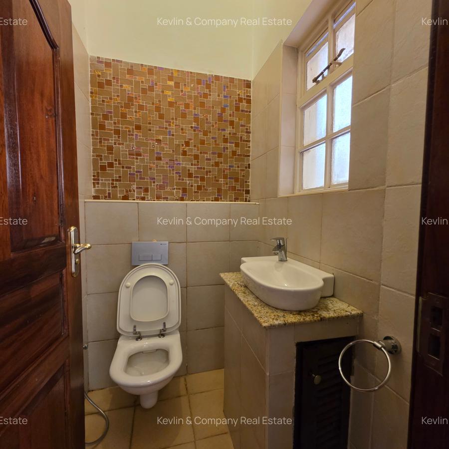 4 Bed Villa with En Suite in Kyuna - 16