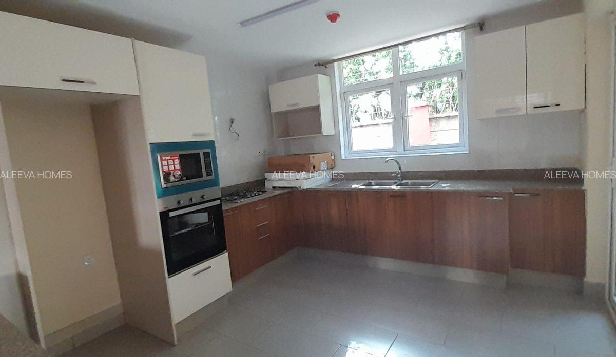 3 Bed Apartment with En Suite in Kilimani - 5