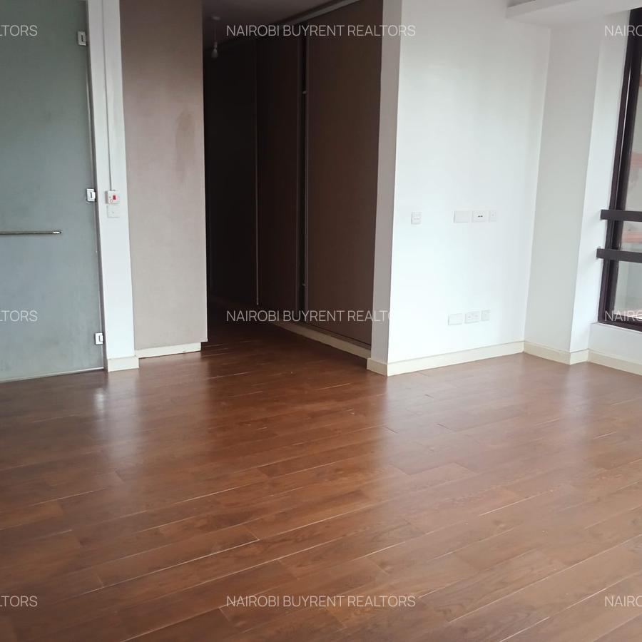 4 Bed Apartment with En Suite in Parklands - 10