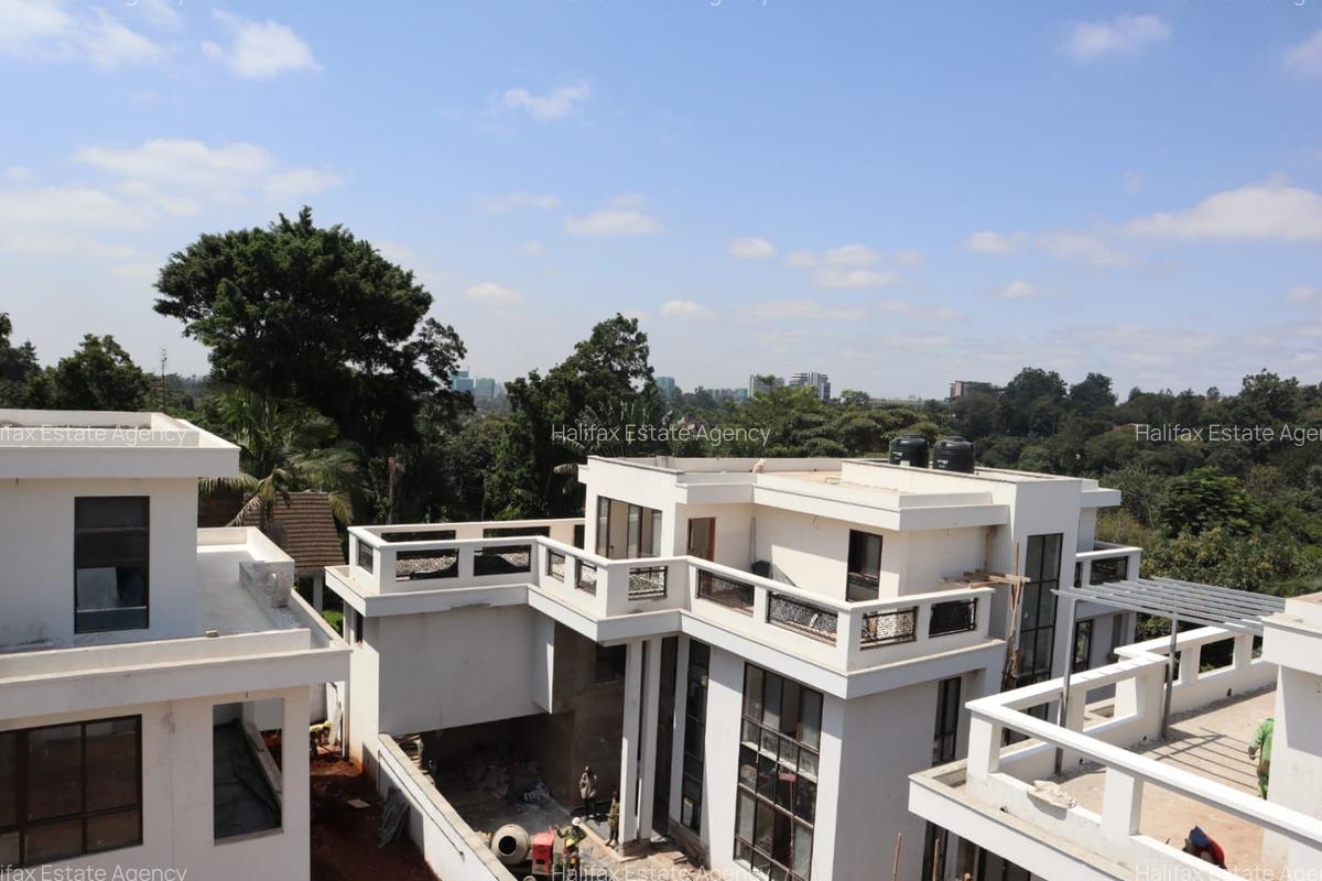 5 Bed Villa with En Suite at Kyuna Road - 5