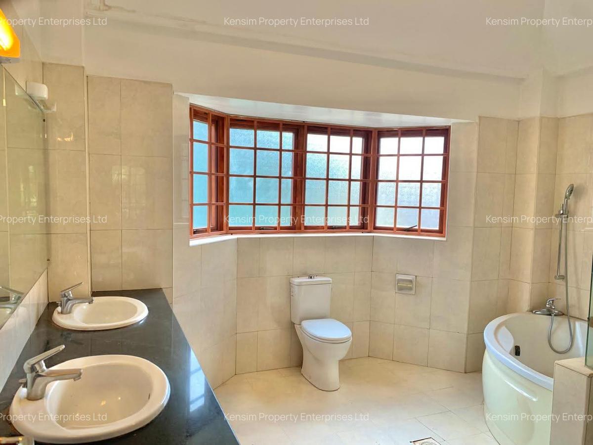 5 Bed Townhouse with En Suite in Runda - 4