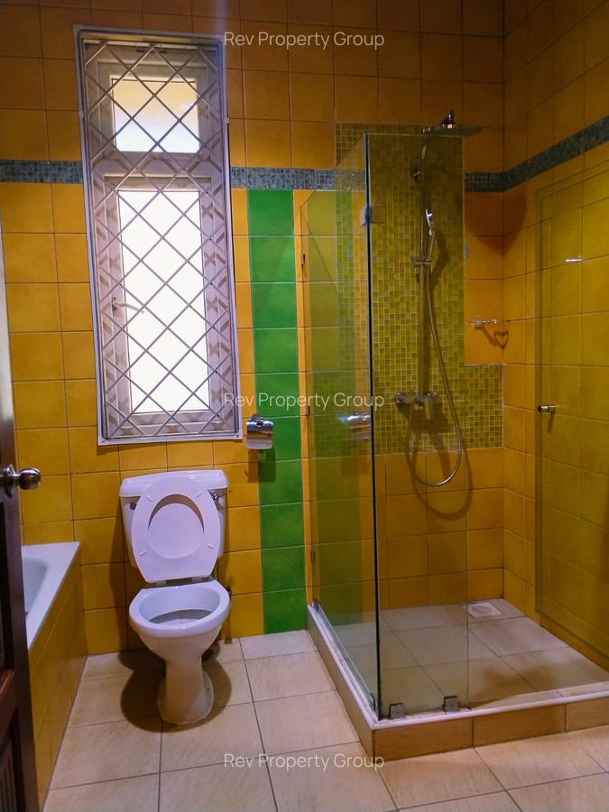 5 Bed Villa with En Suite in Rosslyn - 14