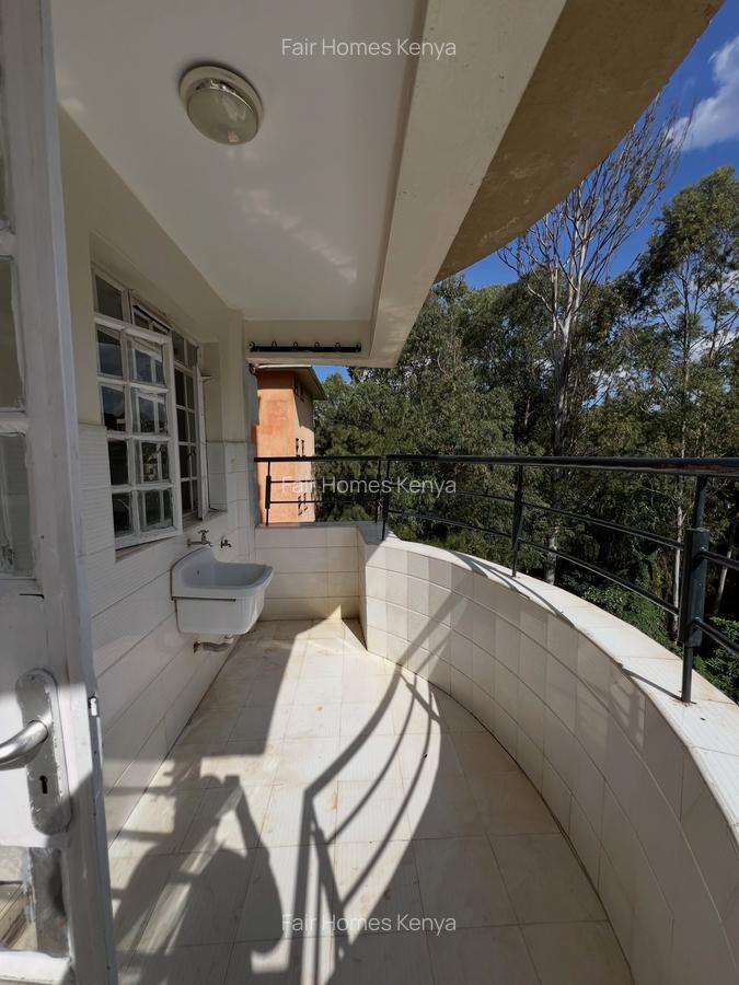 3 Bed Apartment with En Suite at Hatheru Road - 6