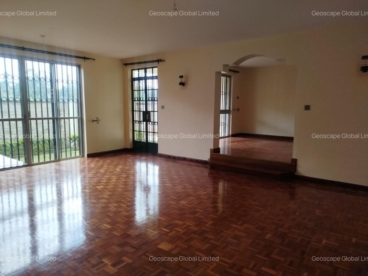 4 Bed House with En Suite in Lavington - 15