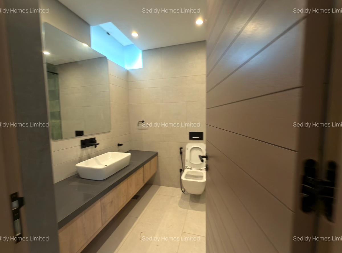 5 Bed Villa with En Suite in Westlands Area - 13