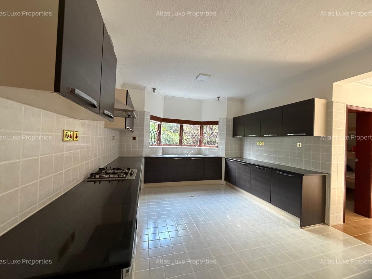 5 Bed Townhouse with En Suite at Old Runda - 4