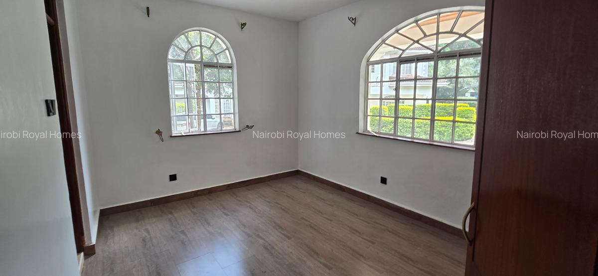 5 Bed Townhouse with En Suite at Off Convent Drive - 14