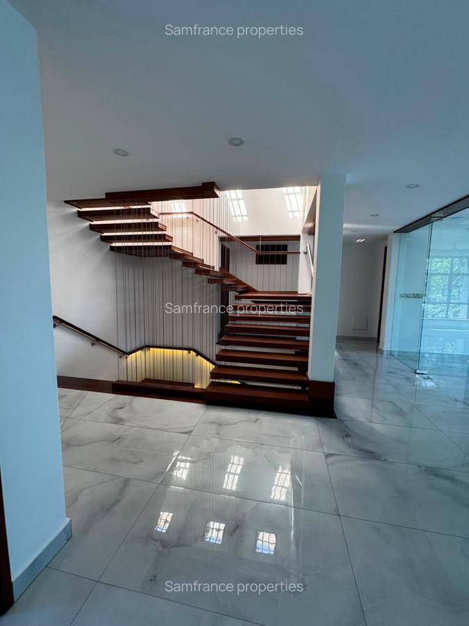 5 Bed Villa with En Suite at Moyne Drive - 11