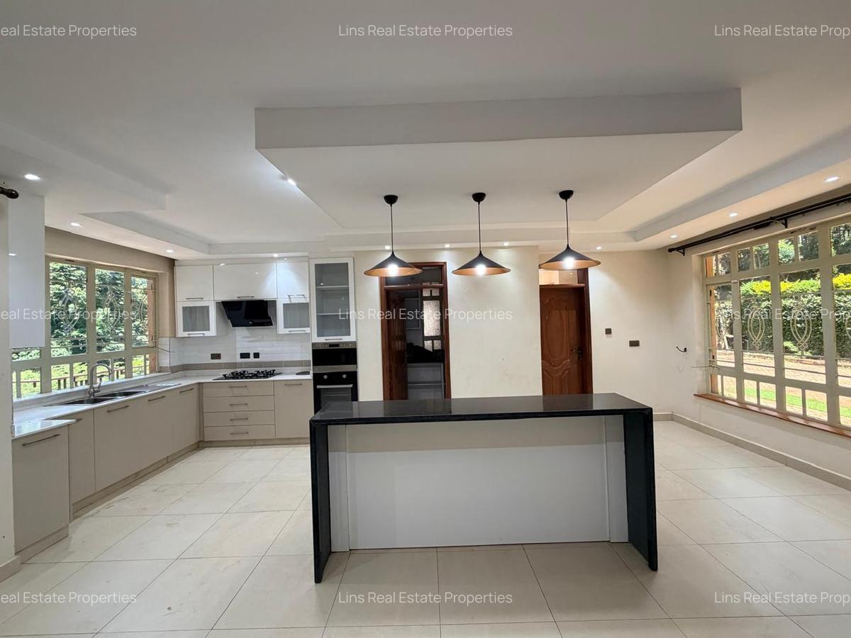 10 Bed House with En Suite in Nyari - 4