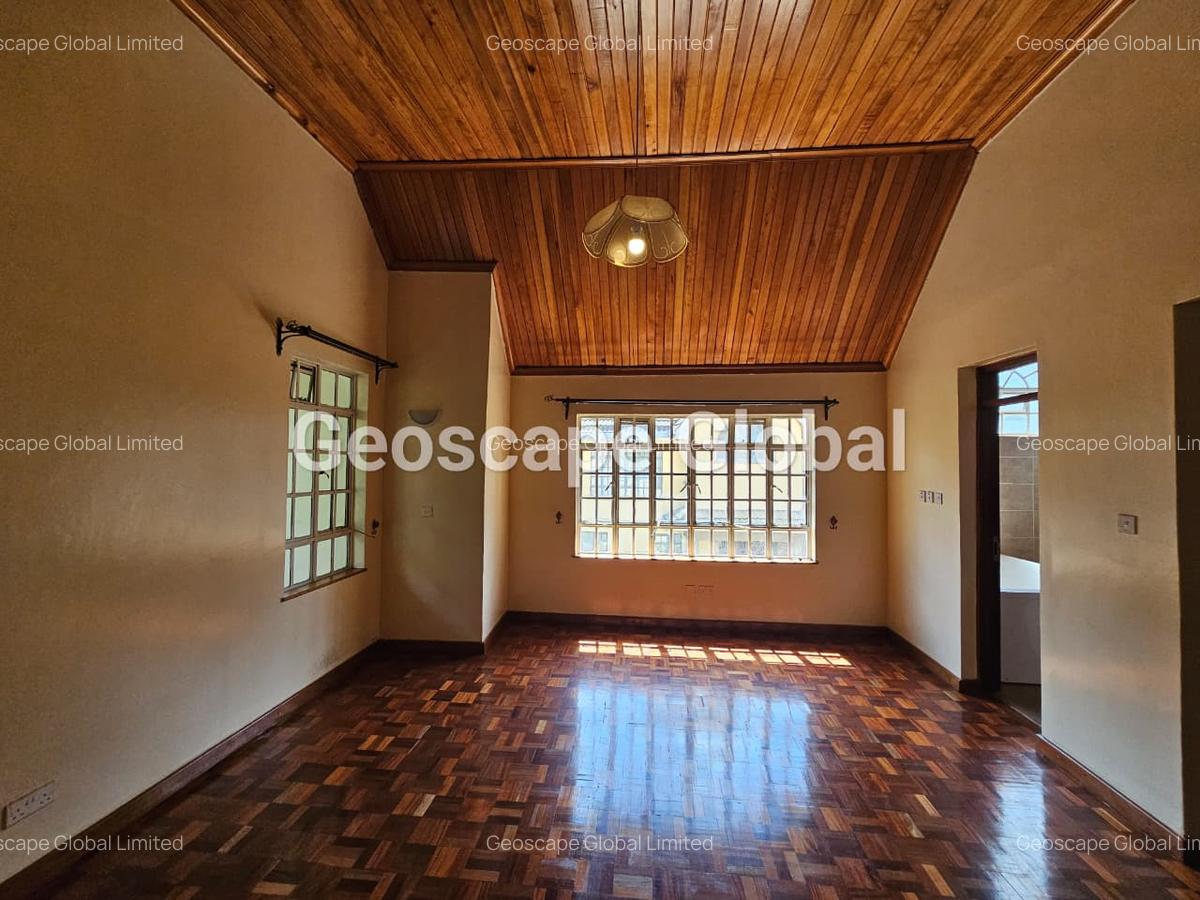 5 Bed Townhouse with En Suite in Lavington - 4