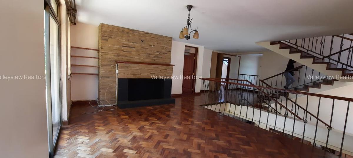 4 Bed Townhouse with En Suite at Lavington - 4