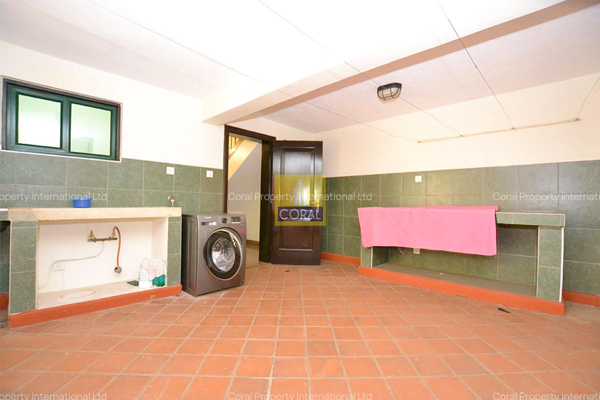 4 Bed Townhouse with En Suite in Westlands Area - 11