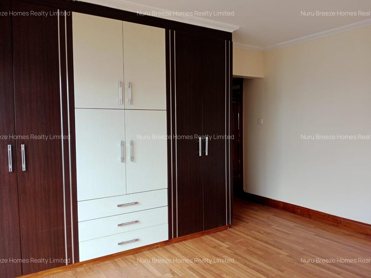 5 Bed Townhouse with En Suite in Brookside - 16