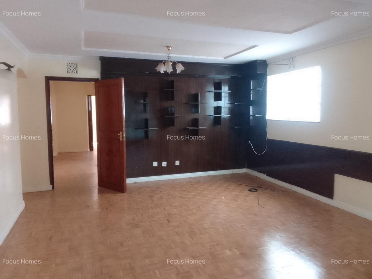 5 Bed Townhouse with En Suite in Lavington - 13