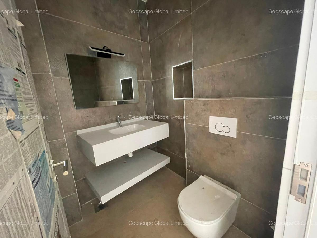 4 Bed House with En Suite in Runda - 6