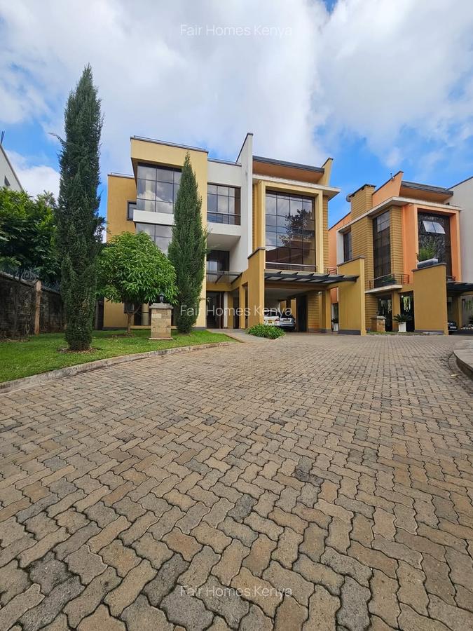 5 Bed Townhouse with En Suite at Lavington Green - 1