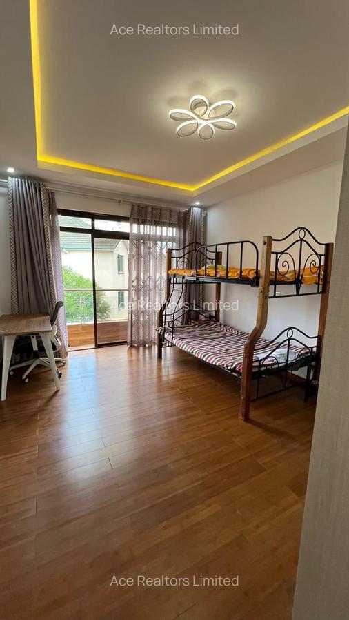 5 Bed Villa with En Suite at Near Braeburn School - 18