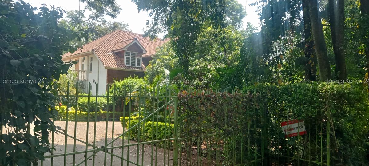 6 Bed House at Rosslyn Lone Tree - 1