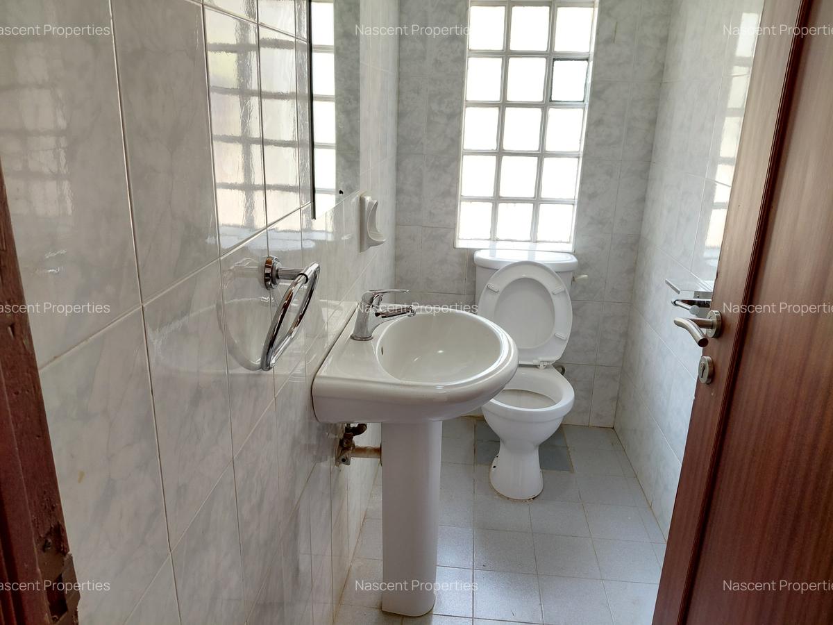 4 Bed House with En Suite in Runda - 18