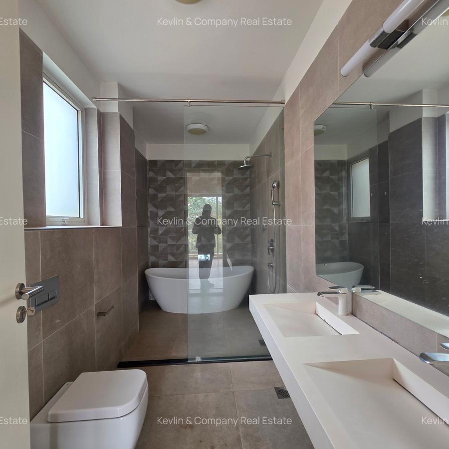 4 Bed Townhouse with En Suite in Lavington - 19