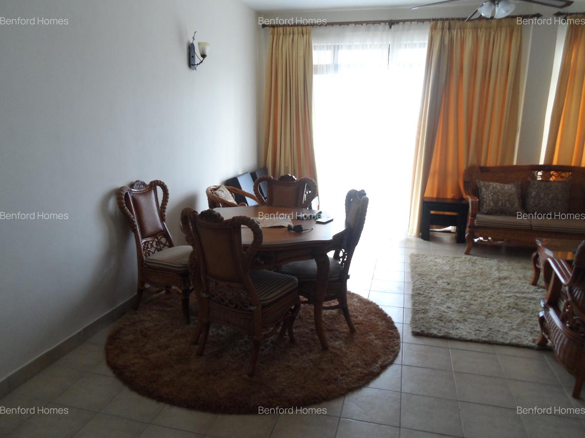 Serviced 3 Bed Apartment with En Suite at Links - 8