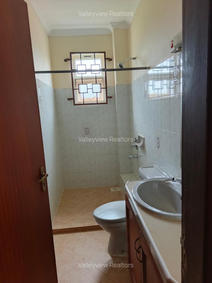 4 Bed Townhouse with En Suite at Lavington - 17