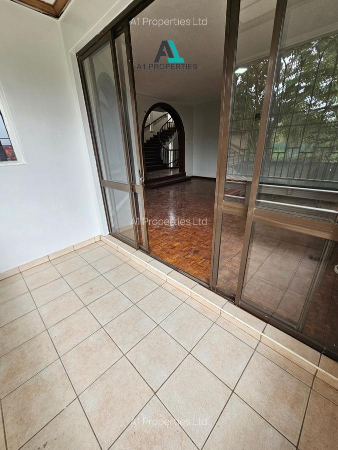 4 Bed Townhouse with En Suite in Lavington - 17