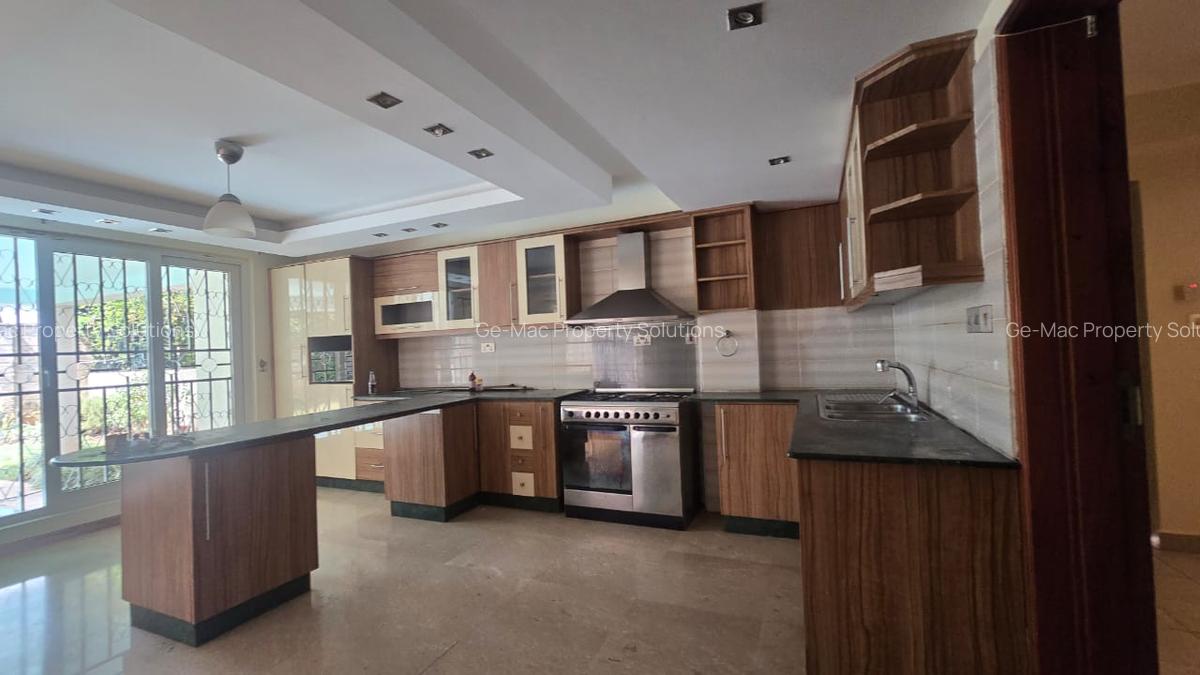 5 Bed Townhouse with En Suite at Convent Dr - 4