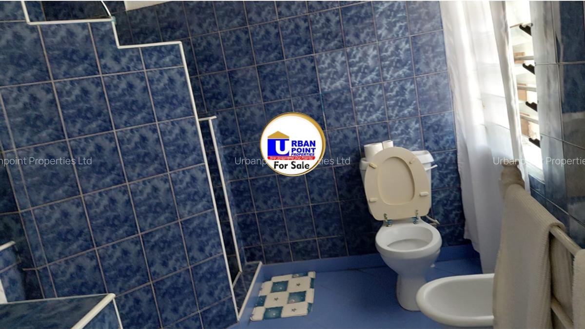 8 Bed House with En Suite in Watamu - 11