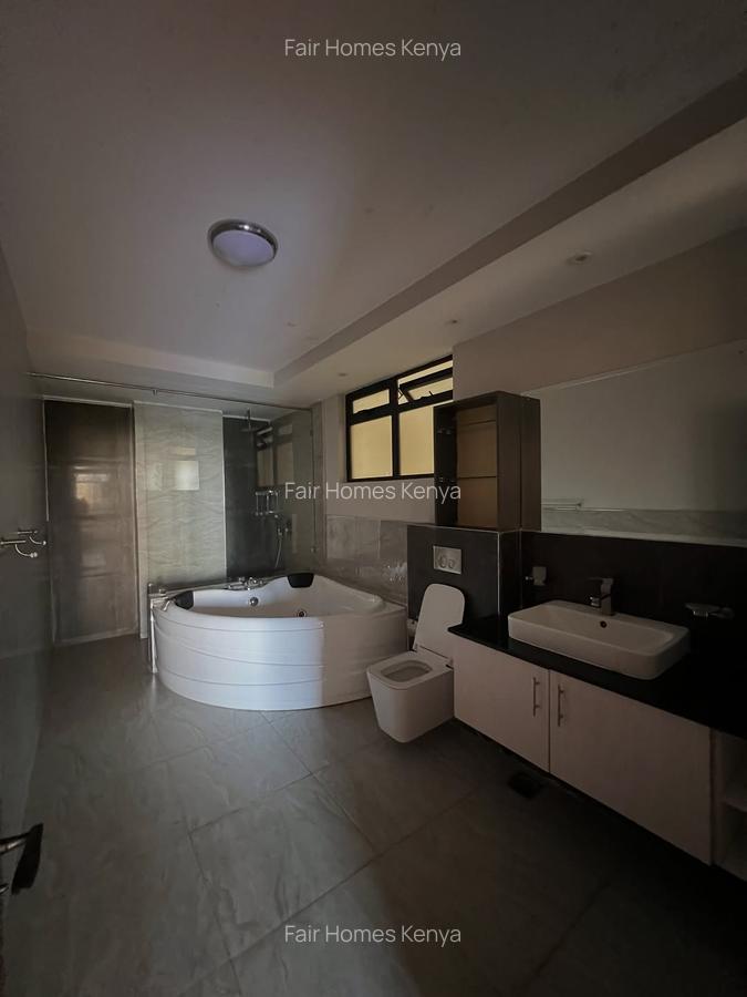 4 Bed Apartment with En Suite at Riverside Drive - 14