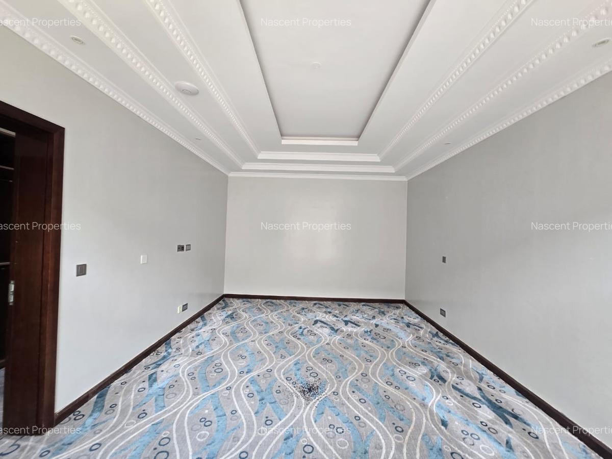 5 Bed Villa with En Suite in Lavington - 12