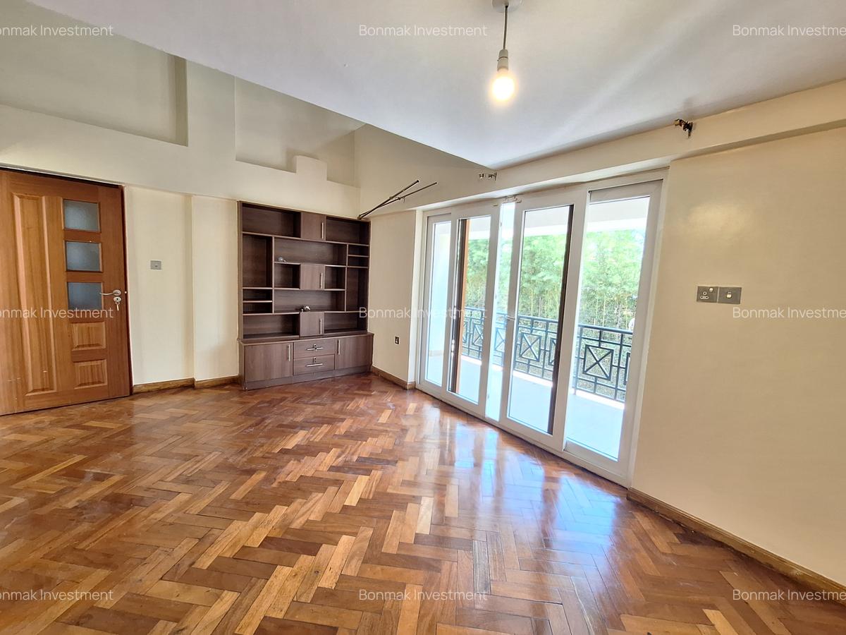 5 Bed Townhouse with En Suite at Lavington Green - 14