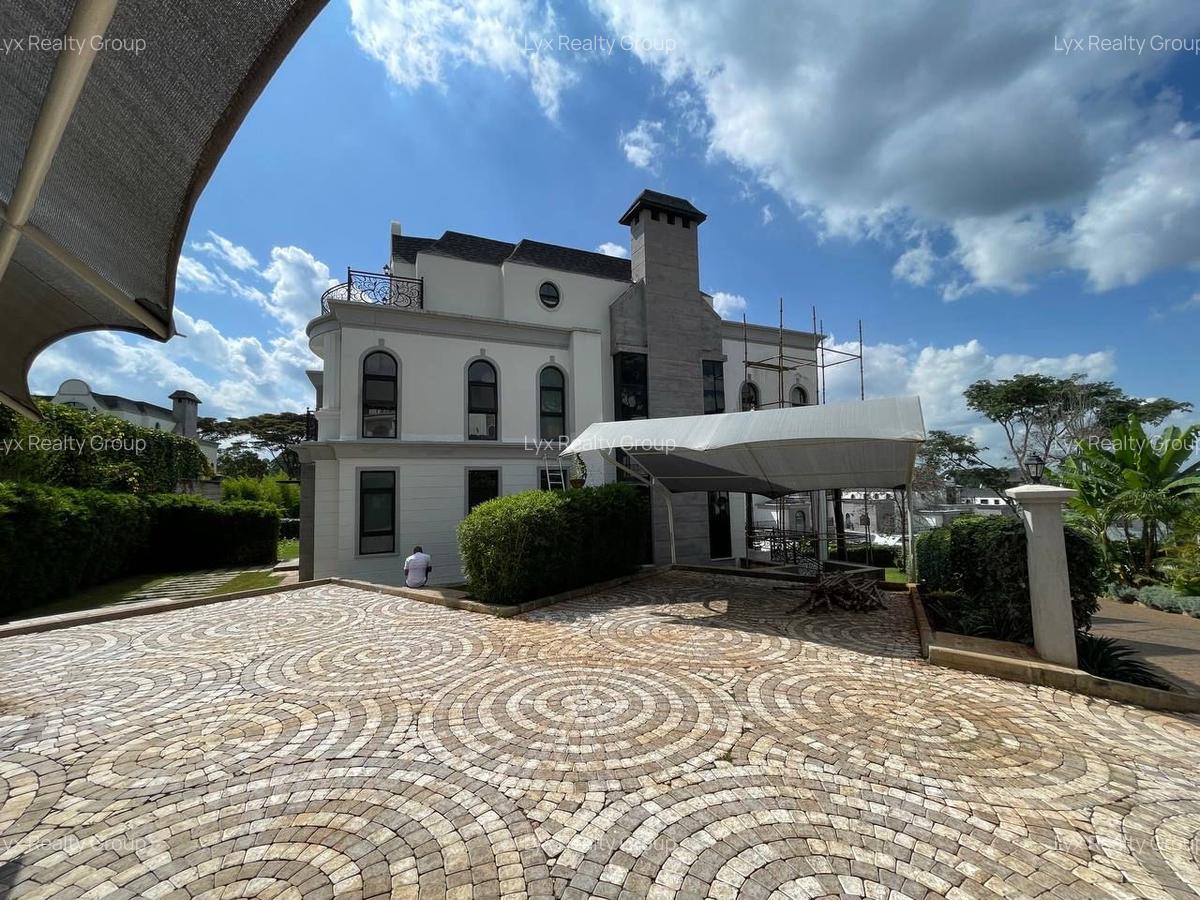 5 Bed Villa with En Suite in Loresho - 1