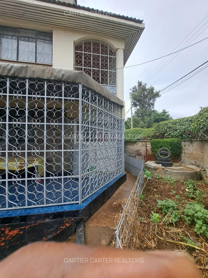 5 Bed House with En Suite in Donholm - 4