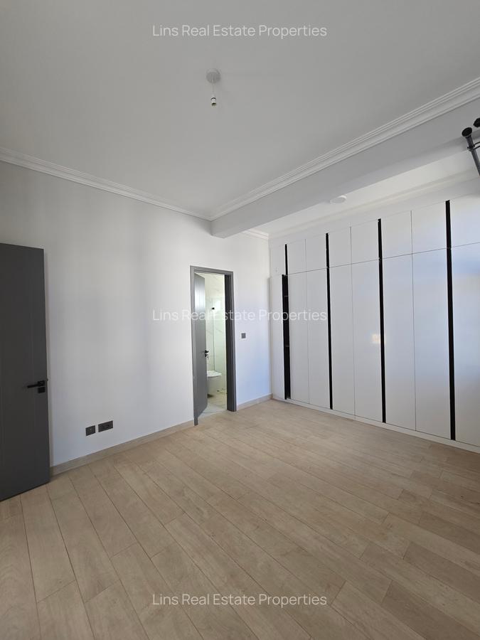 5 Bed Townhouse with En Suite in Lavington - 18