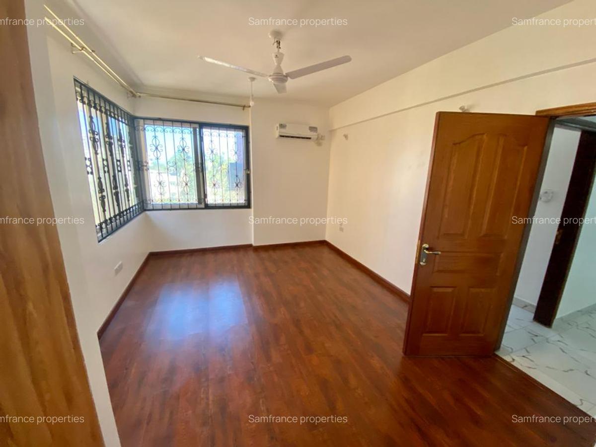 3 Bed Apartment with En Suite at 1St Avanue - 7