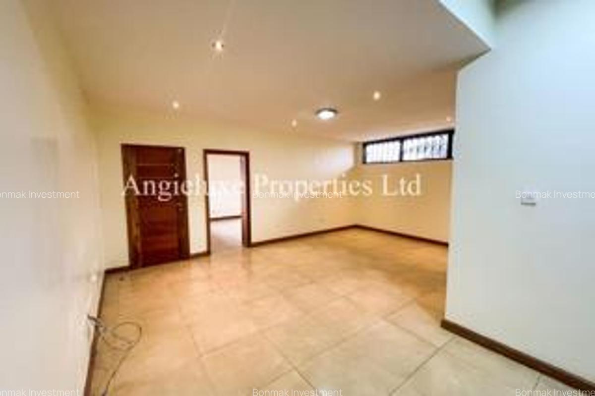 4 Bed Townhouse with En Suite at Runda Mumwe - 18