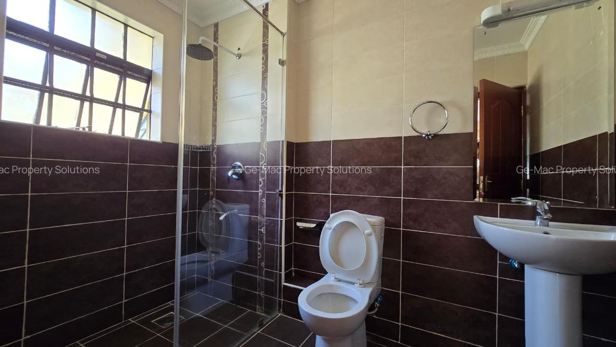 4 Bed House with En Suite in Lavington - 14