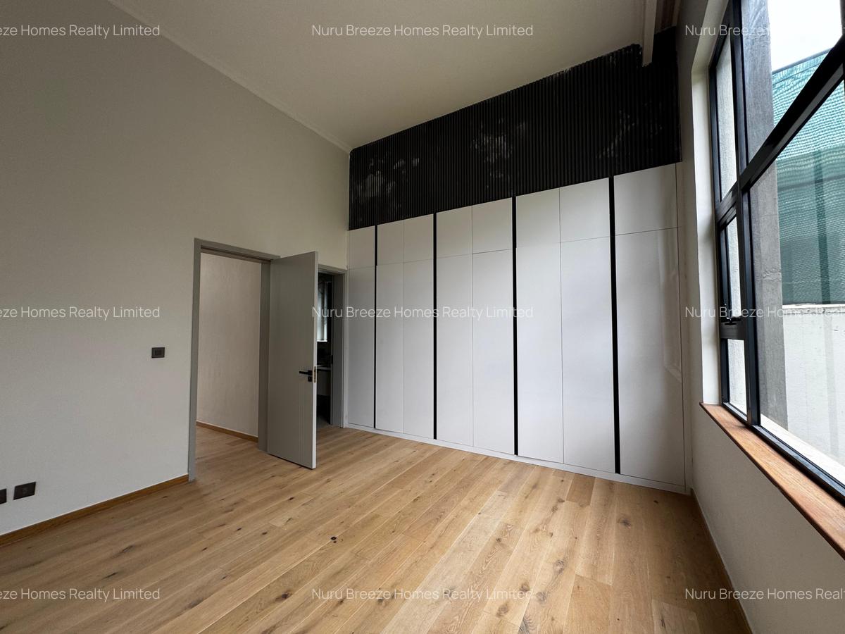 5 Bed Townhouse with En Suite in Lavington - 5