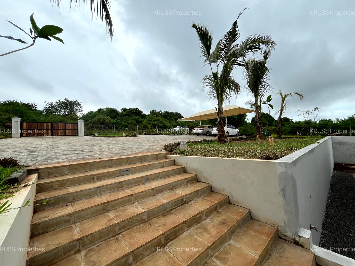 4 Bed House with En Suite at Hs84 - 6