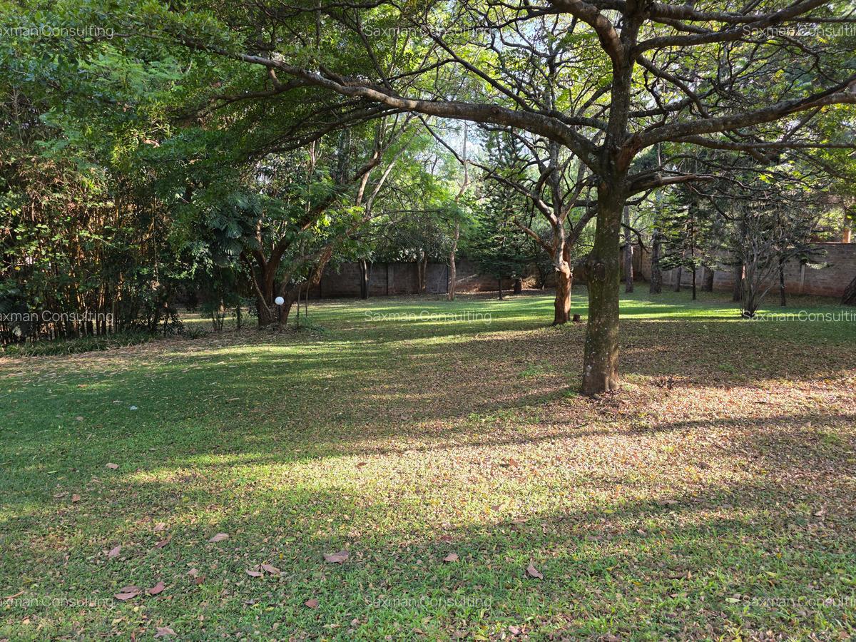 4 Bed House with En Suite in Lavington - 1