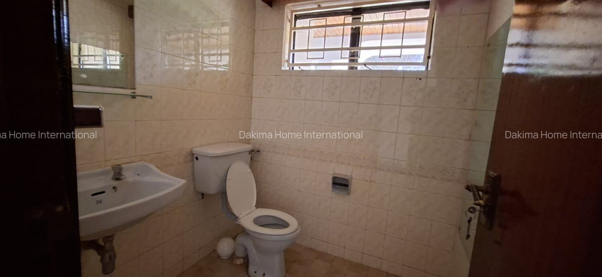 4 Bed House with En Suite in Nyari - 15