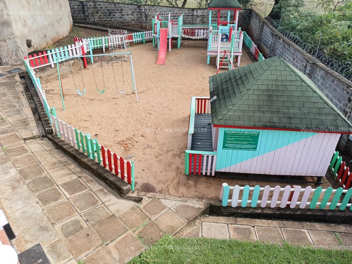 4 Bed Townhouse with En Suite at Redhill - 12