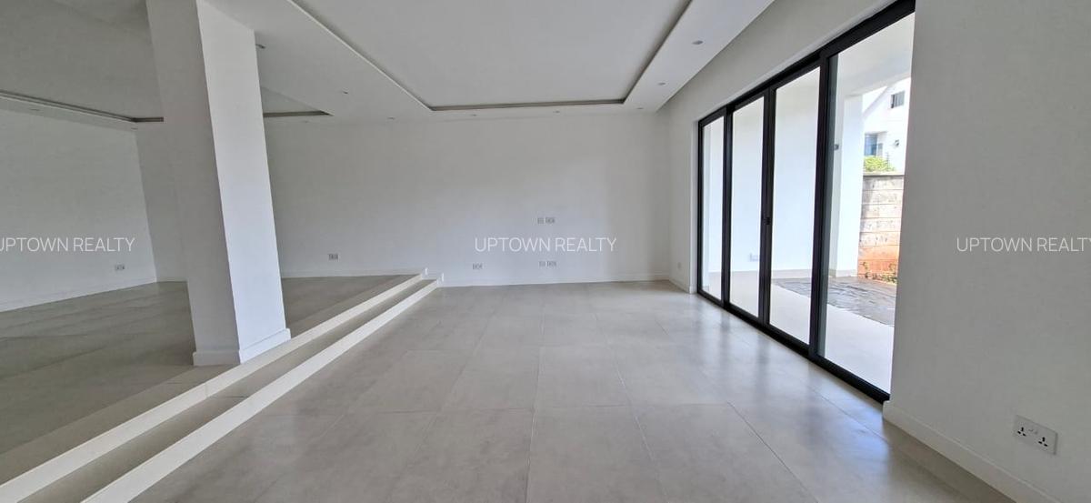 4 Bed House with En Suite at Brookside Drive - 2